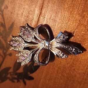 VTG Avon floral bouquet Pink and silver tone brooch